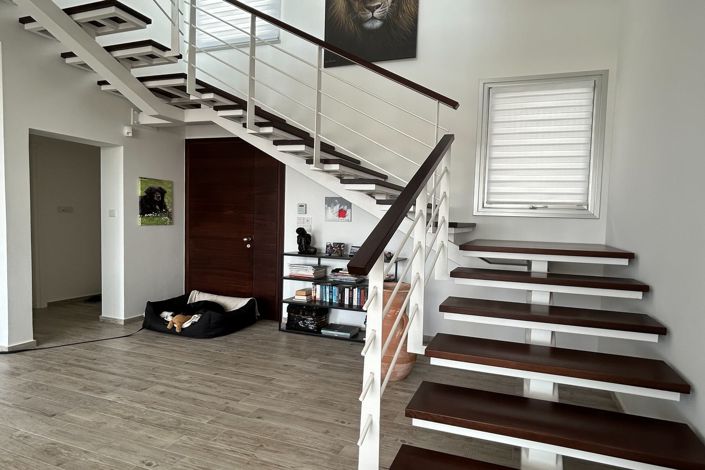 Image No.12-3 Bed House for sale