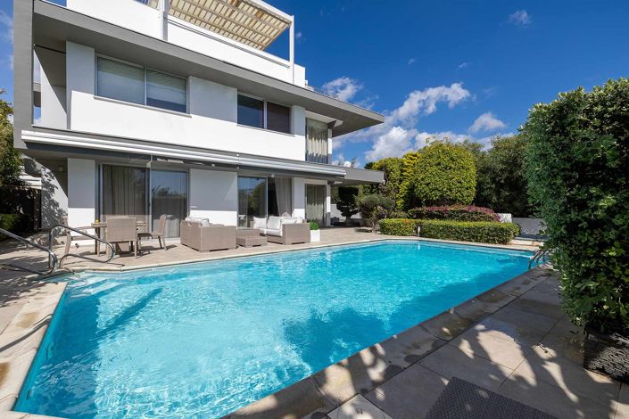 Image No.2-4 Bed House for sale