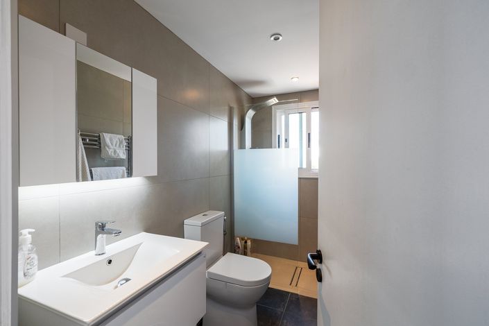 Image No.25-4 Bed House for sale