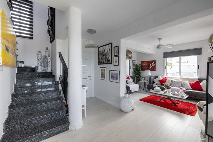 Image No.6-4 Bed House for sale