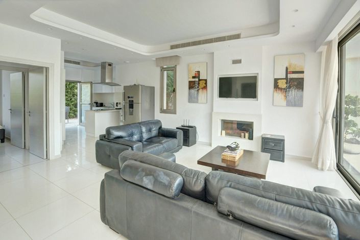 Image No.11-5 Bed House for sale