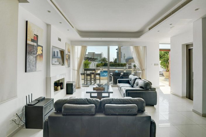 Image No.3-5 Bed House for sale