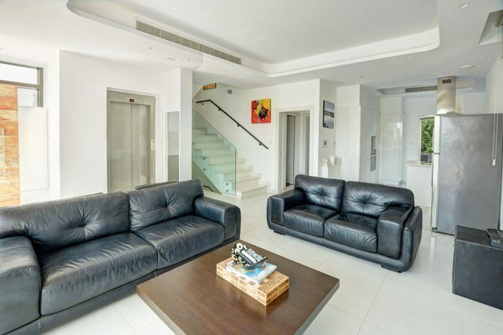 Image No.4-5 Bed House for sale