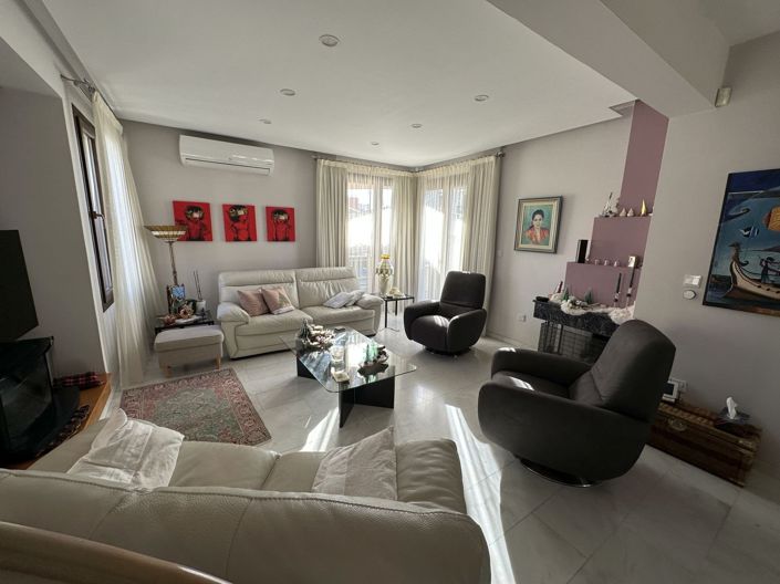 Image No.1-4 Bed House for sale