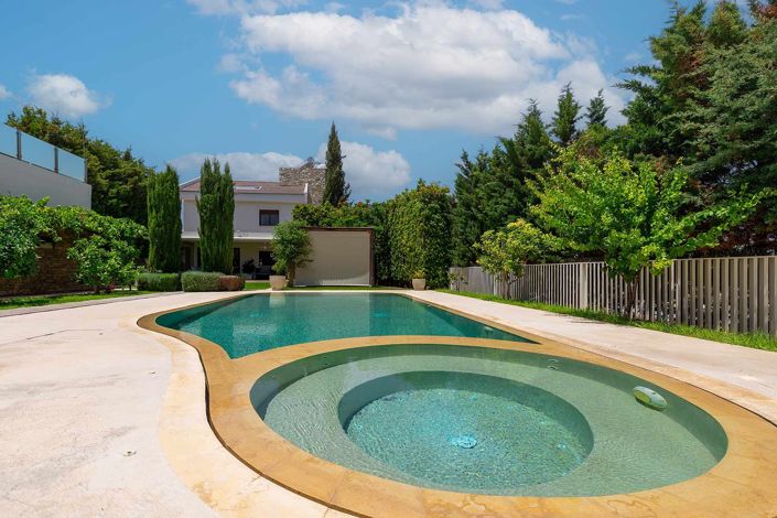 Image No.1-6 Bed House for sale