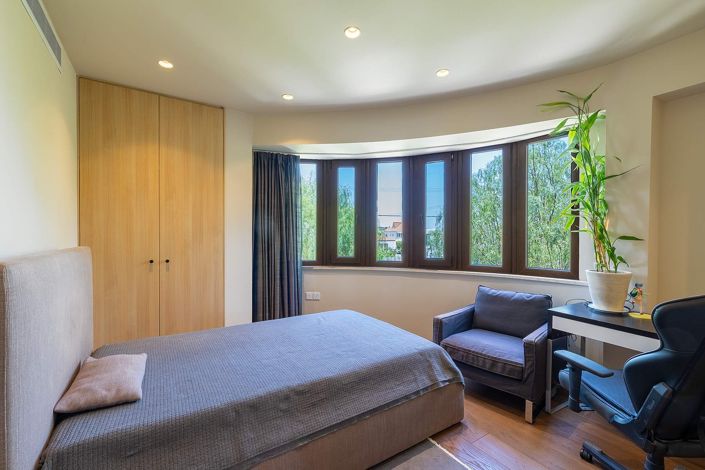 Image No.14-6 Bed House for sale