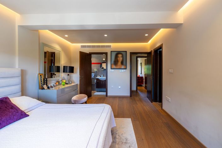 Image No.16-6 Bed House for sale