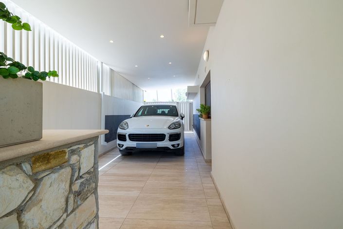 Image No.19-6 Bed House for sale