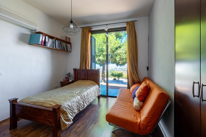 Image No.17-4 Bed Bungalow for sale