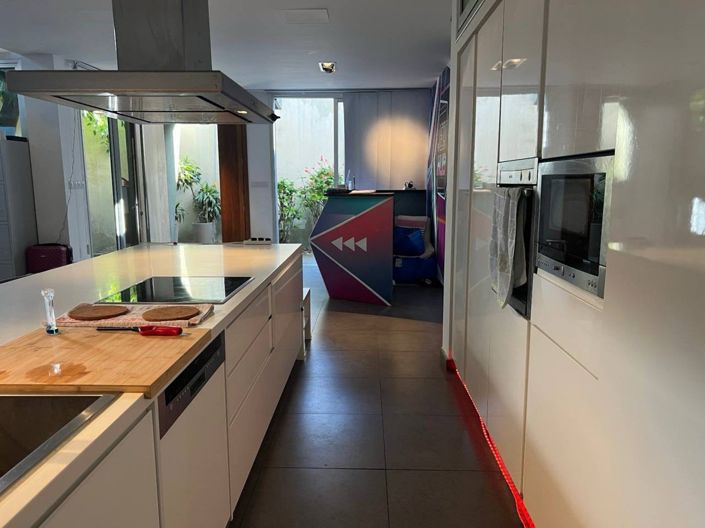 Image No.5-4 Bed Commercial for sale