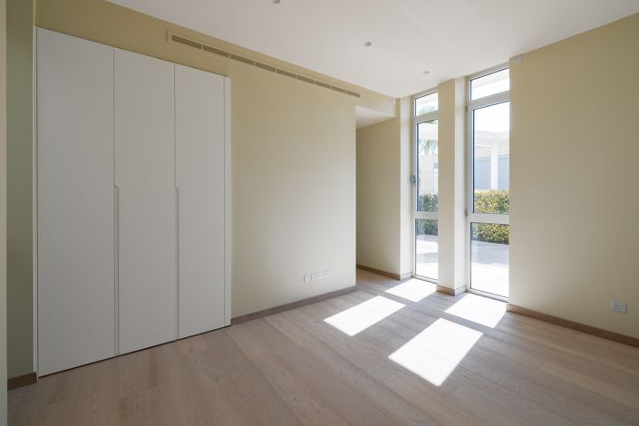 Image No.16-5 Bed House for sale