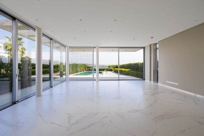 Image No.5-5 Bed House for sale