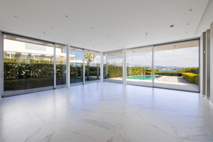 Image No.6-5 Bed House for sale