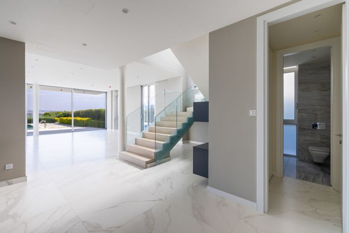 Image No.9-5 Bed House for sale