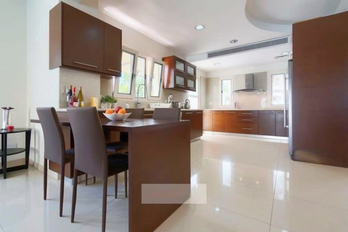 Image No.13-6 Bed House for sale