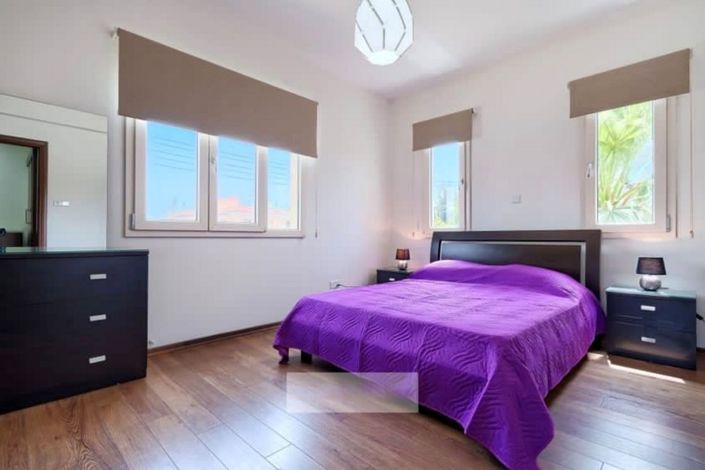 Image No.21-6 Bed House for sale