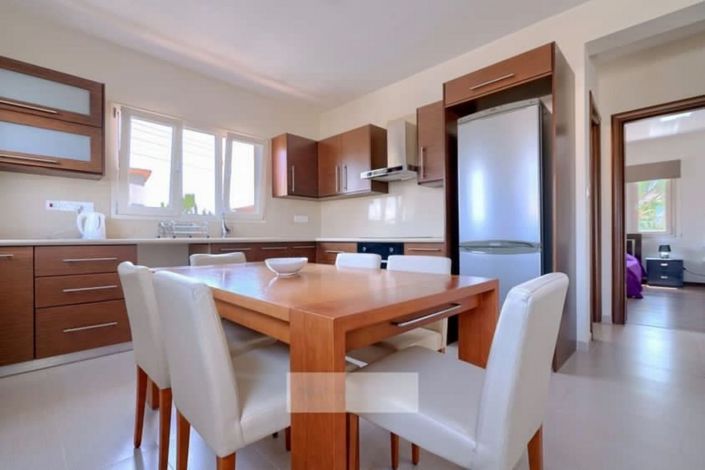 Image No.24-6 Bed House for sale