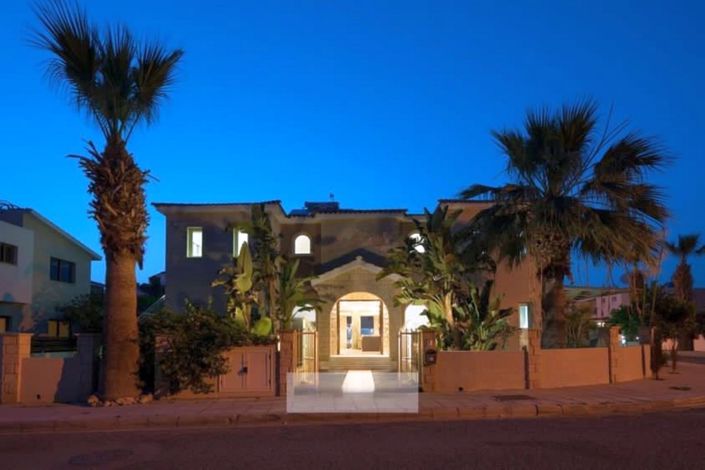 Image No.26-6 Bed House for sale