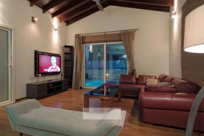 Image No.6-6 Bed House for sale