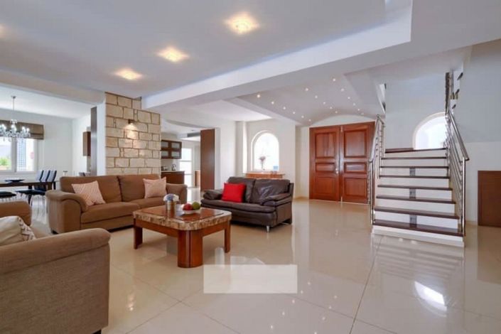 Image No.9-6 Bed House for sale