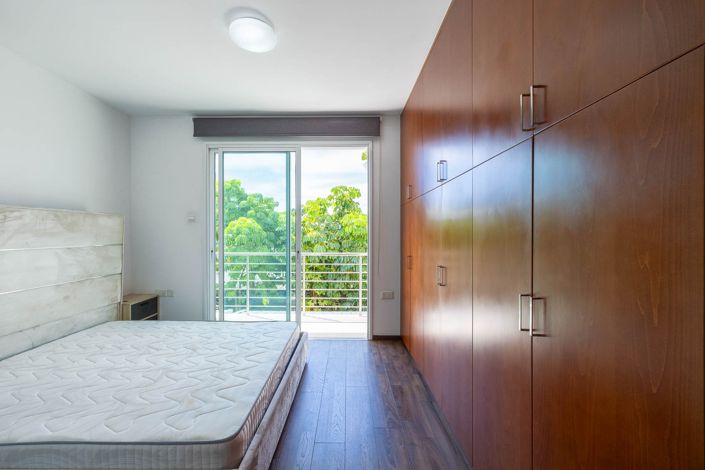 Image No.11-3 Bed House for sale