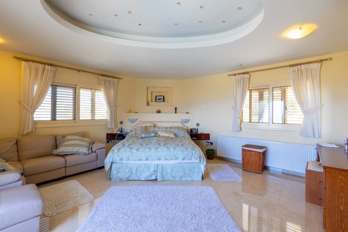 Image No.11-5 Bed House for sale