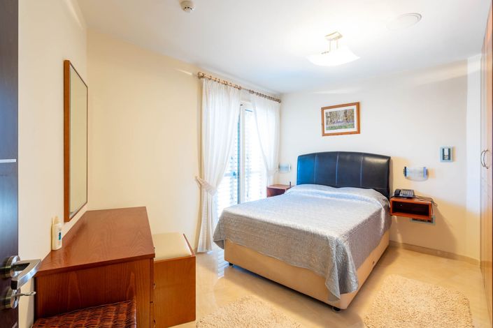 Image No.17-5 Bed House for sale