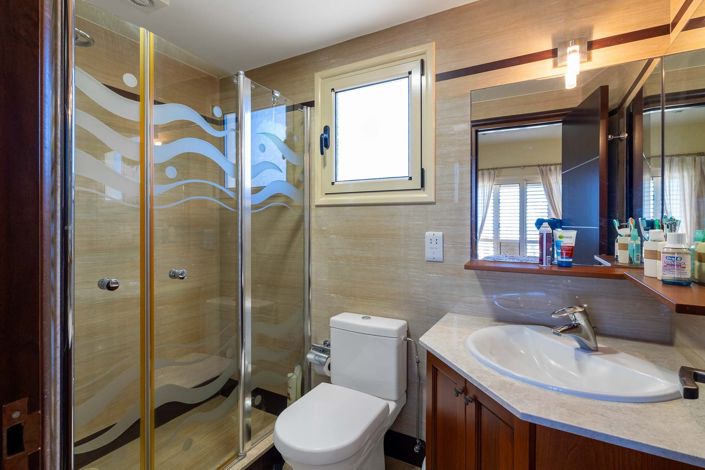 Image No.18-5 Bed House for sale