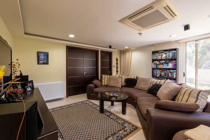 Image No.20-5 Bed House for sale