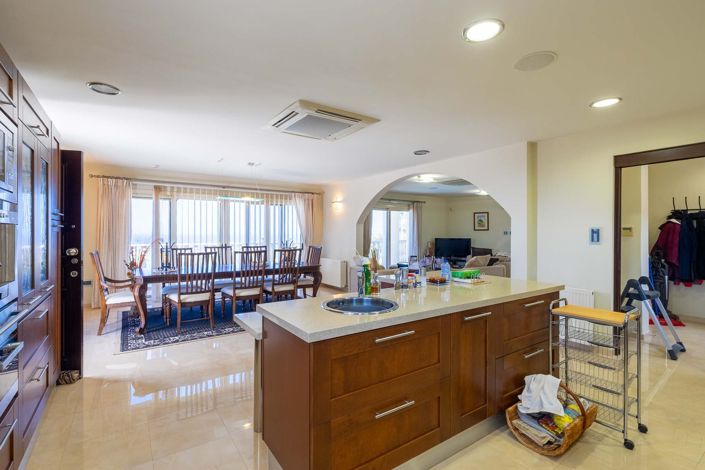 Image No.3-5 Bed House for sale