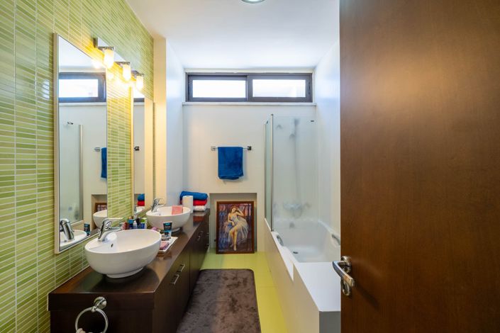 Image No.16-4 Bed House for sale