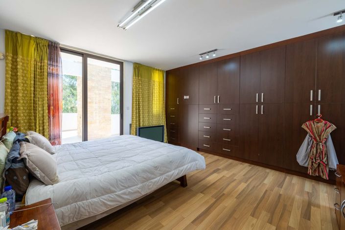 Image No.19-4 Bed House for sale