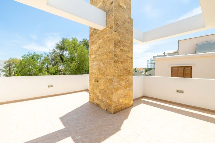 Image No.22-4 Bed House for sale