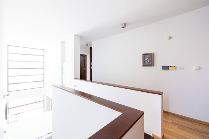 Image No.25-4 Bed House for sale