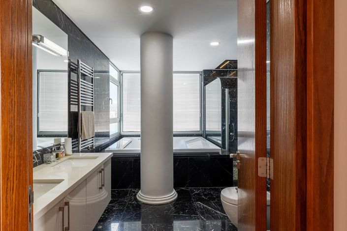 Image No.17-7 Bed Villa for sale