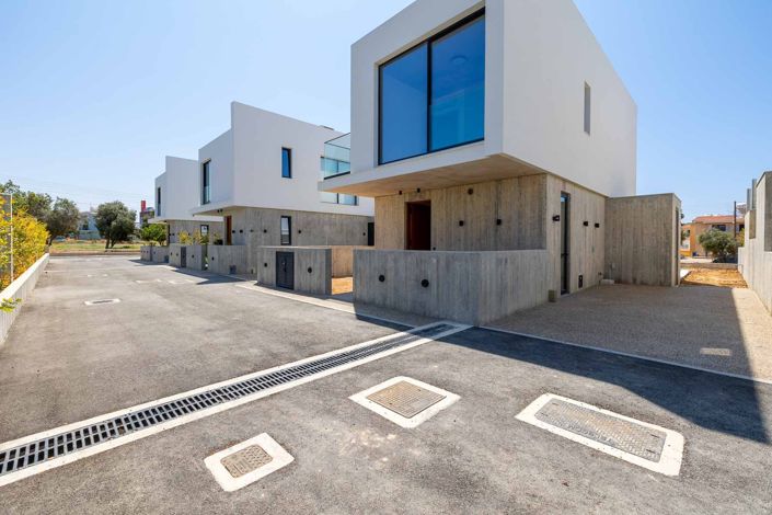 Image No.1-2 Bed House for sale