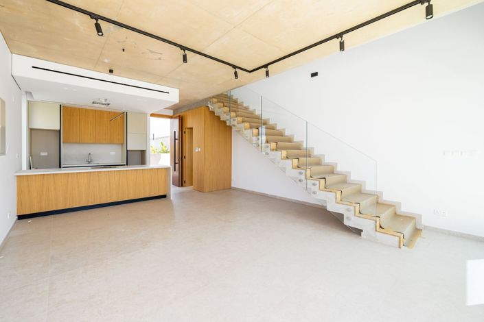 Image No.8-2 Bed House for sale