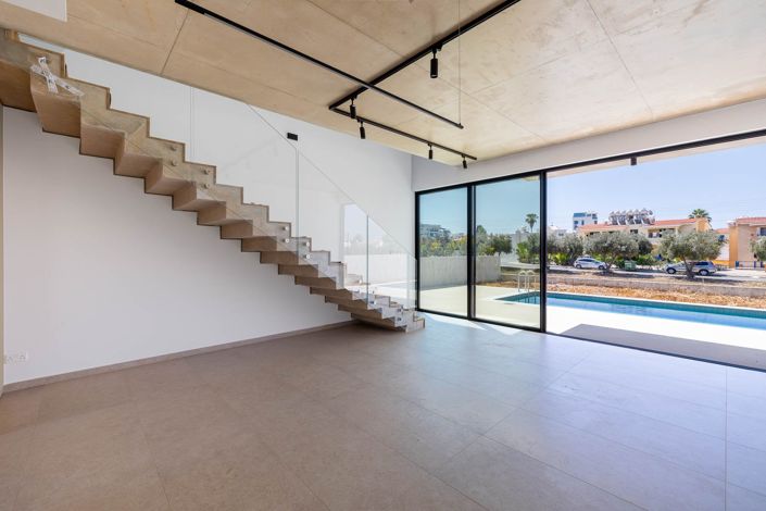 Image No.9-2 Bed House for sale