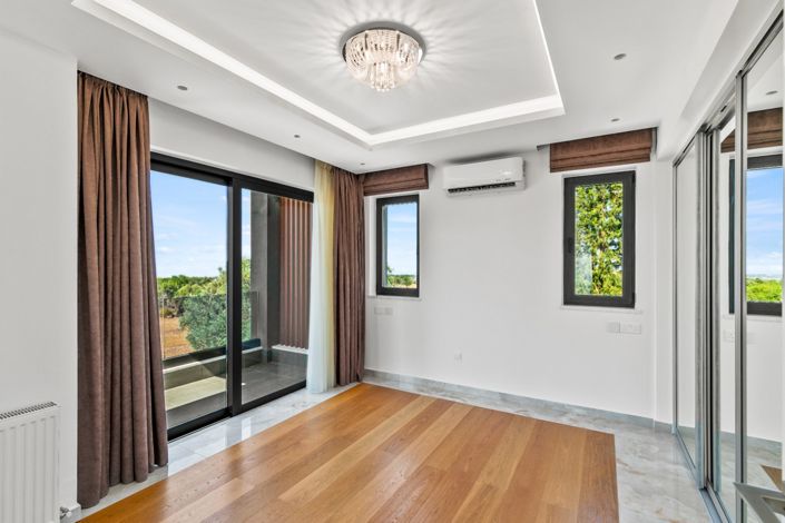 Image No.27-5 Bed Villa for sale