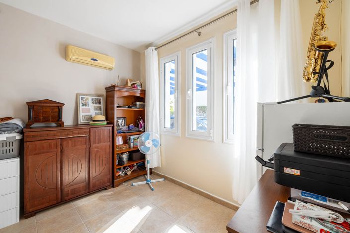 Image No.17-4 Bed House for sale