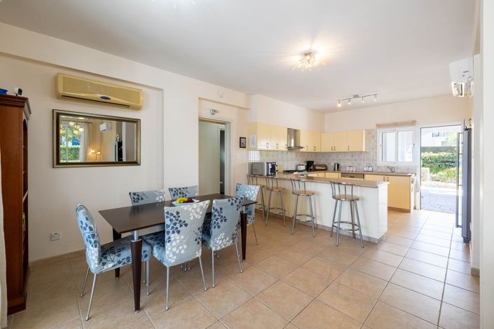 Image No.6-4 Bed House for sale