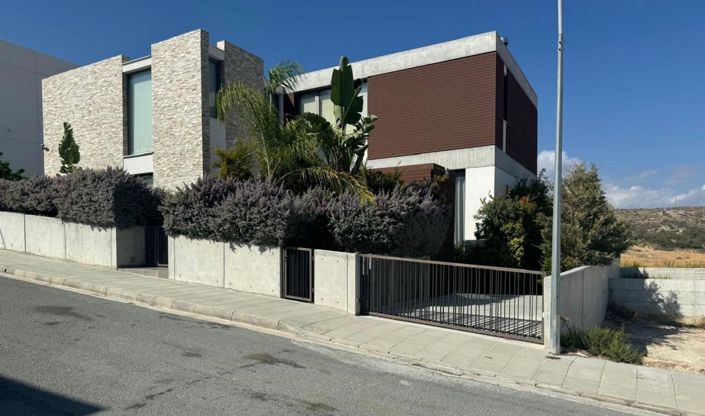 Image No.1-4 Bed House for sale