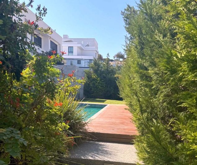 Image No.21-4 Bed House for sale