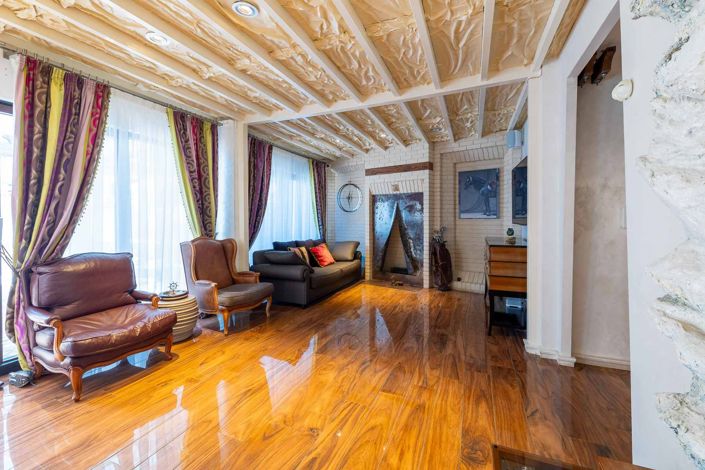 Image No.2-4 Bed House for sale