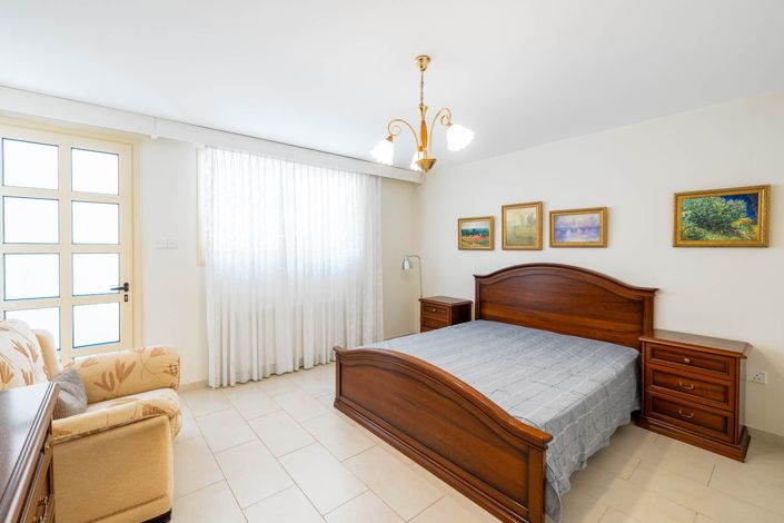 Image No.15-5 Bed House for sale