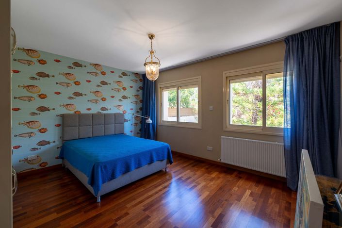 Image No.19-5 Bed House for sale