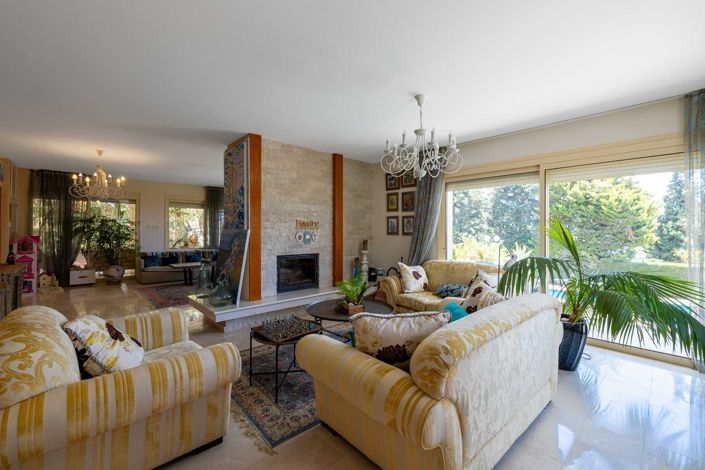 Image No.2-5 Bed House for sale