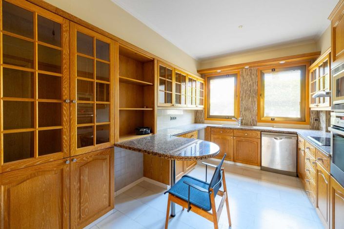 Image No.15-6 Bed Apartment for sale