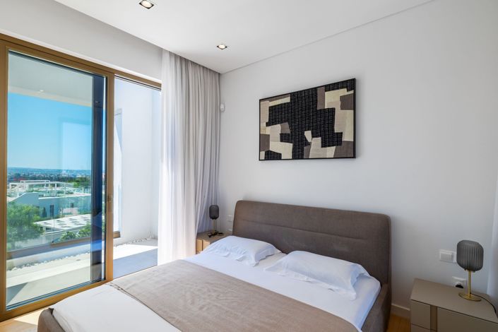 Image No.12-4 Bed House for sale