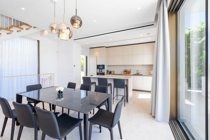 Image No.7-4 Bed House for sale